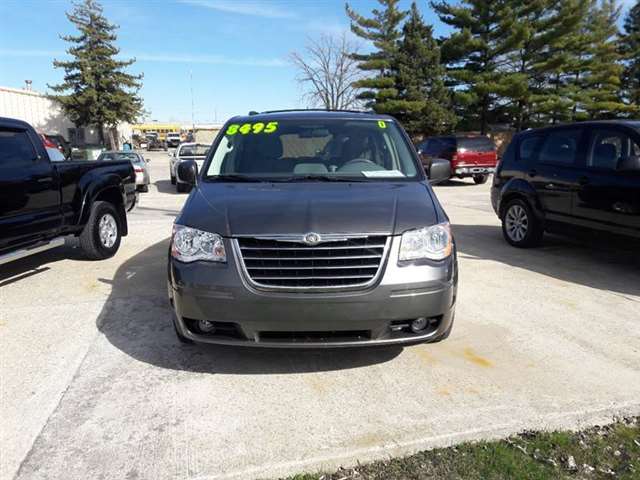 2010 Chrysler Town and Country Touring 4dr Mini-Van